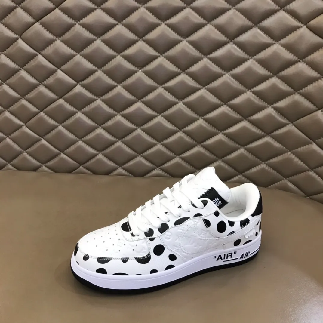 Men's shoes 💰p420 "*OUIS *UITTO*x" x OFF-WHITE x Nike tripartite collaboration! Yayoi Kusama's collaboration series is a trendy men's casual sports shoe with unrivaled color matching. The design idea basically continues the style of THE TEN. The Swoosh line and tongue label have a very familiar visual effect, and are both fashionable and trendy! A must-have for fashionistas! The effect on your feet is absolutely stunning!  Size: 38-45
